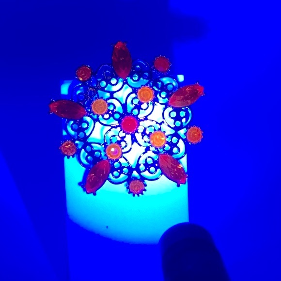 Vintage Emmons Orange, Red And Yellow Rhinestone Brooch Glows Under Black Light - Picture 6 of 8
